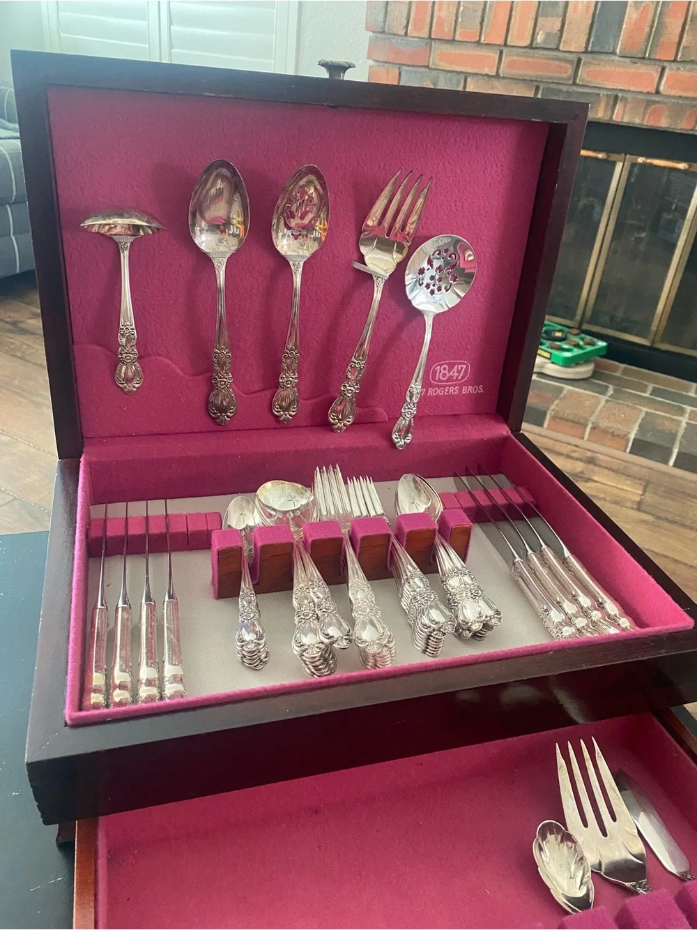 Vintage 1847 Roger Bros Silverplated Siverware Set and Box